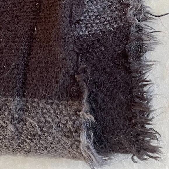 H&M Cozy Buffalo Check Black & Gray Blanket / Throw / Scarf / Wrap Fringe - Picture 2 of 6